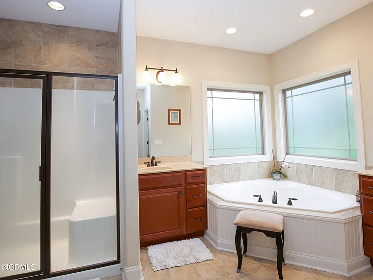 237 Rothbury Dr — Photo 31
