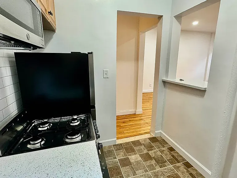 321 E 66th St #4D — Photo 3