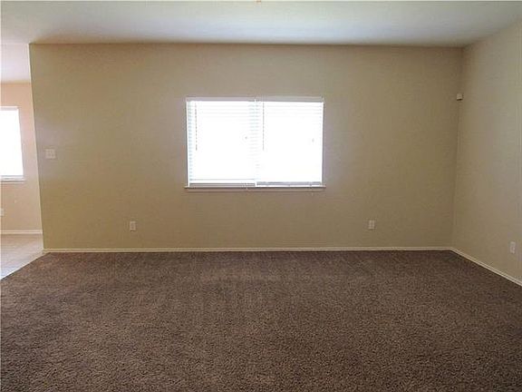 3rd image of 4907 Willamette Ln