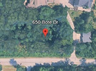 650 Bote St, Porter, IN 46304