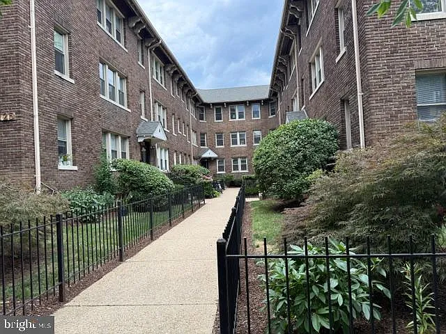 1725 Lanier Pl NW #24B — Photo 9