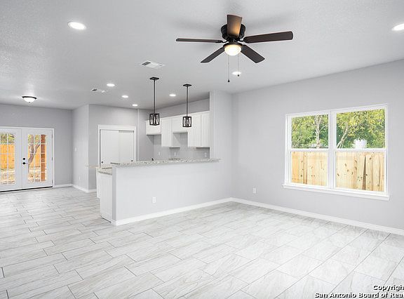 5th image of 129 Sligo St