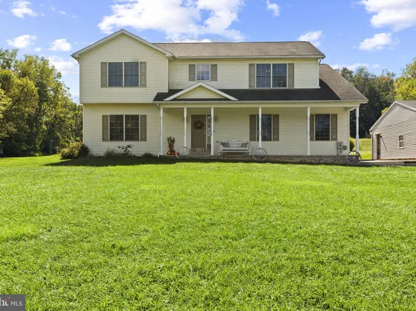 1350 Porters Rd, Spring Grove, PA 17362