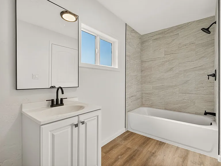 1023 W Congress St — Photo 4
