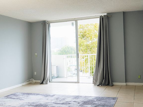 5th image of 2000 NE 135th St APT 410