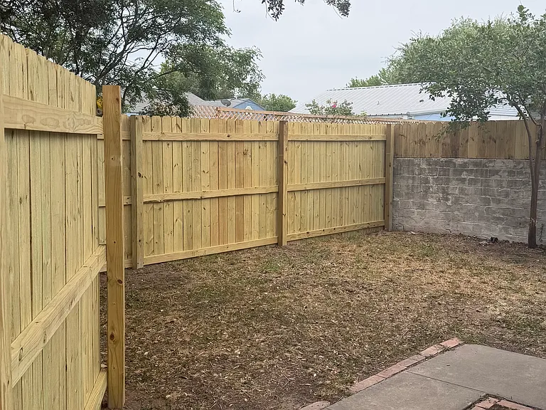 1105 W Maple Ave — Photo 7