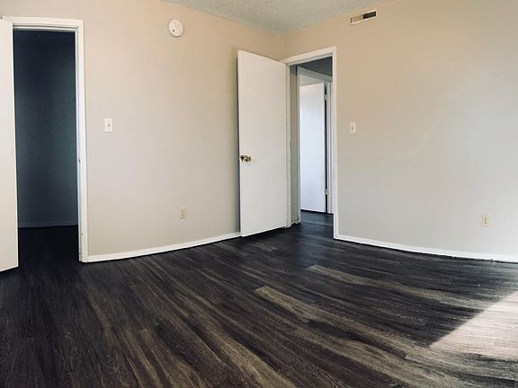 4th image of 1008 Leavitt St #15893ee65