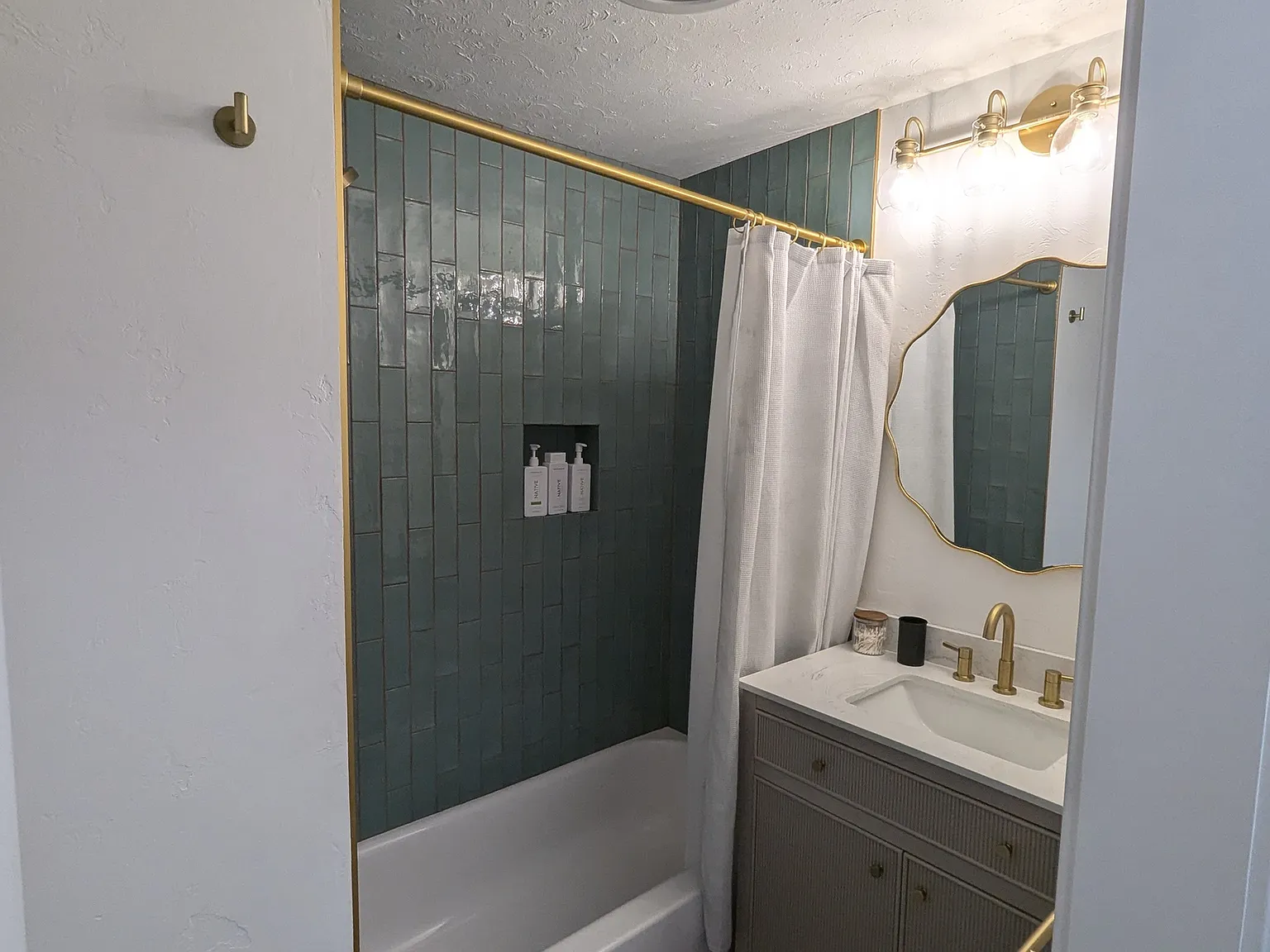 2 bed, 1.5 bath, 800 sqft, $2,000 — Photo 4