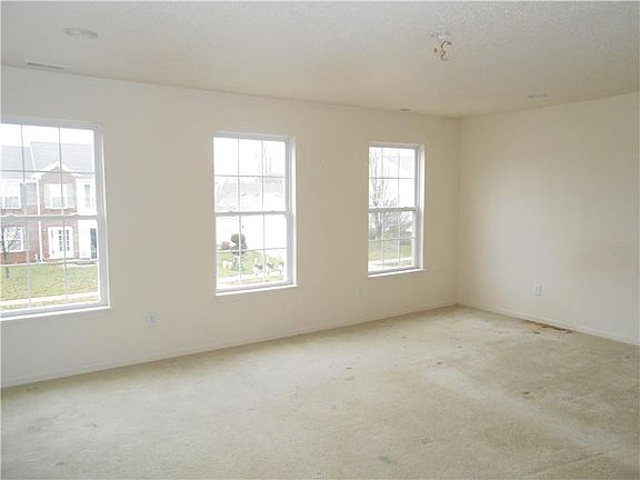 4th image of 10920 Riverwood Blvd