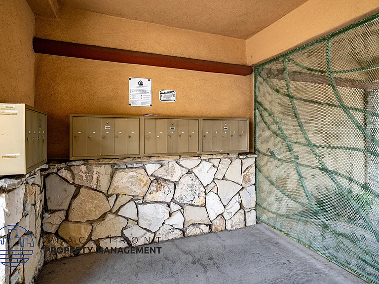 316 Gladys Ave. — Photo 13