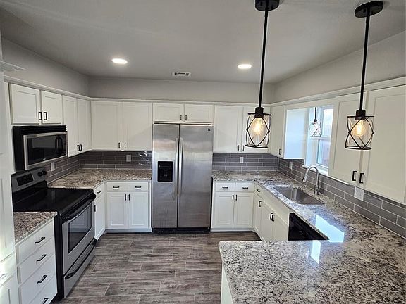 5th image of 613 Comanche Trl