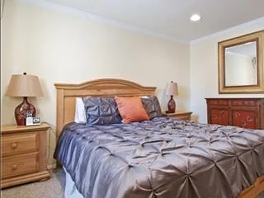 Rented by R New York | media 12