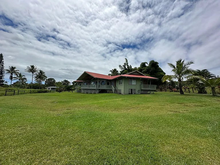 1050 Ainalako Rd — Photo 1