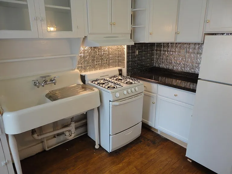 602 Madison Ave #2 — Photo 2