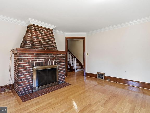 5th image of 61 N Columbia St