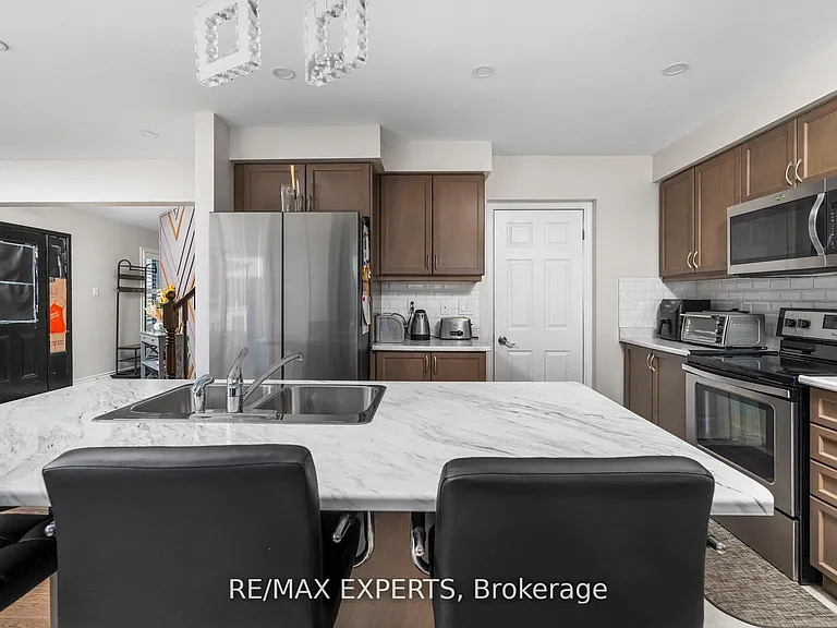 56 Donlamont Cir — Photo 18
