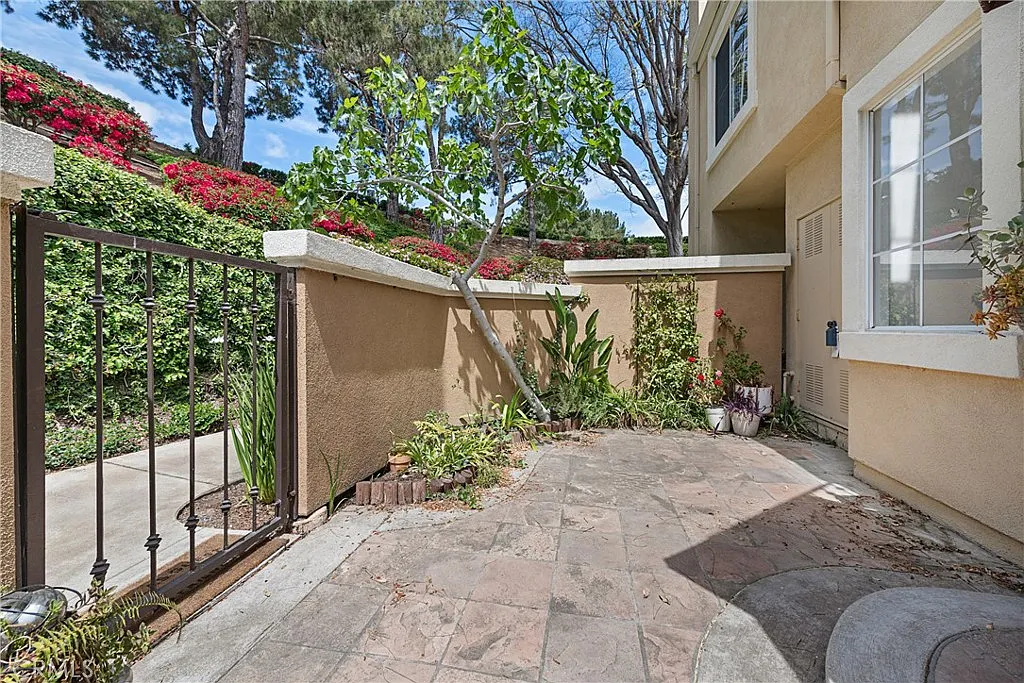 2 bed, 1538 sqft, $4,100 — Photo 2