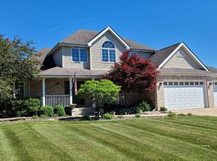 9011 Schillton Dr, Saint John, IN 46373