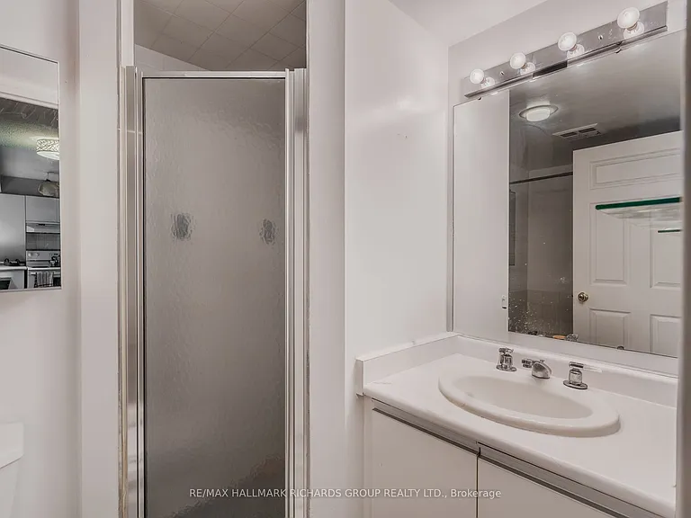 801 King St W #501 — Photo 10