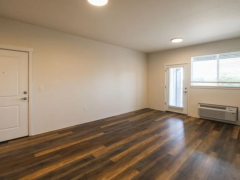 Creek's Edge Apartments — Photo 43