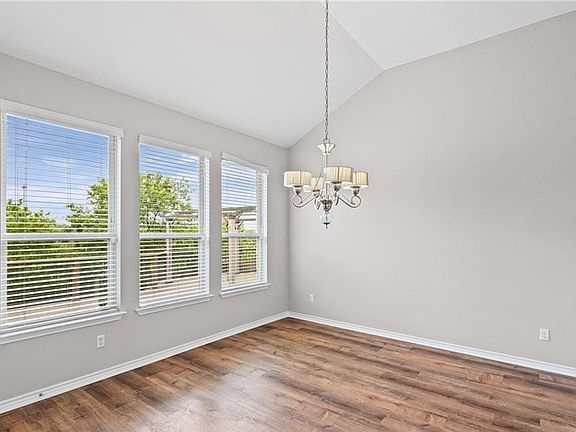 5th image of 3381 Vineyard Trl