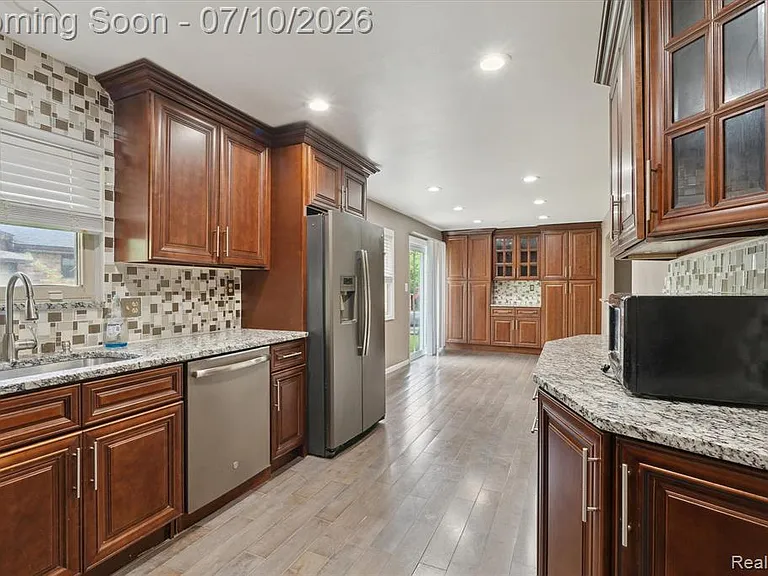 500 Trombley Dr — Photo 12