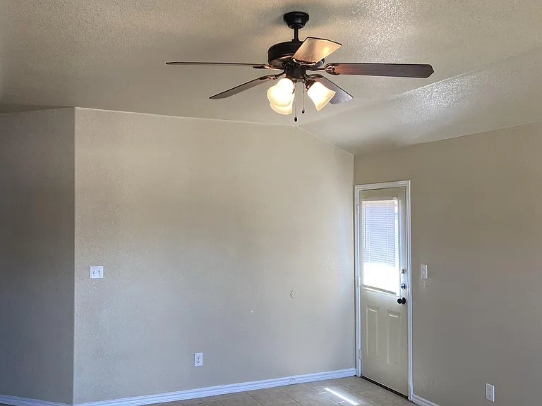 1401 Cavalry Ln #B — Photo 2