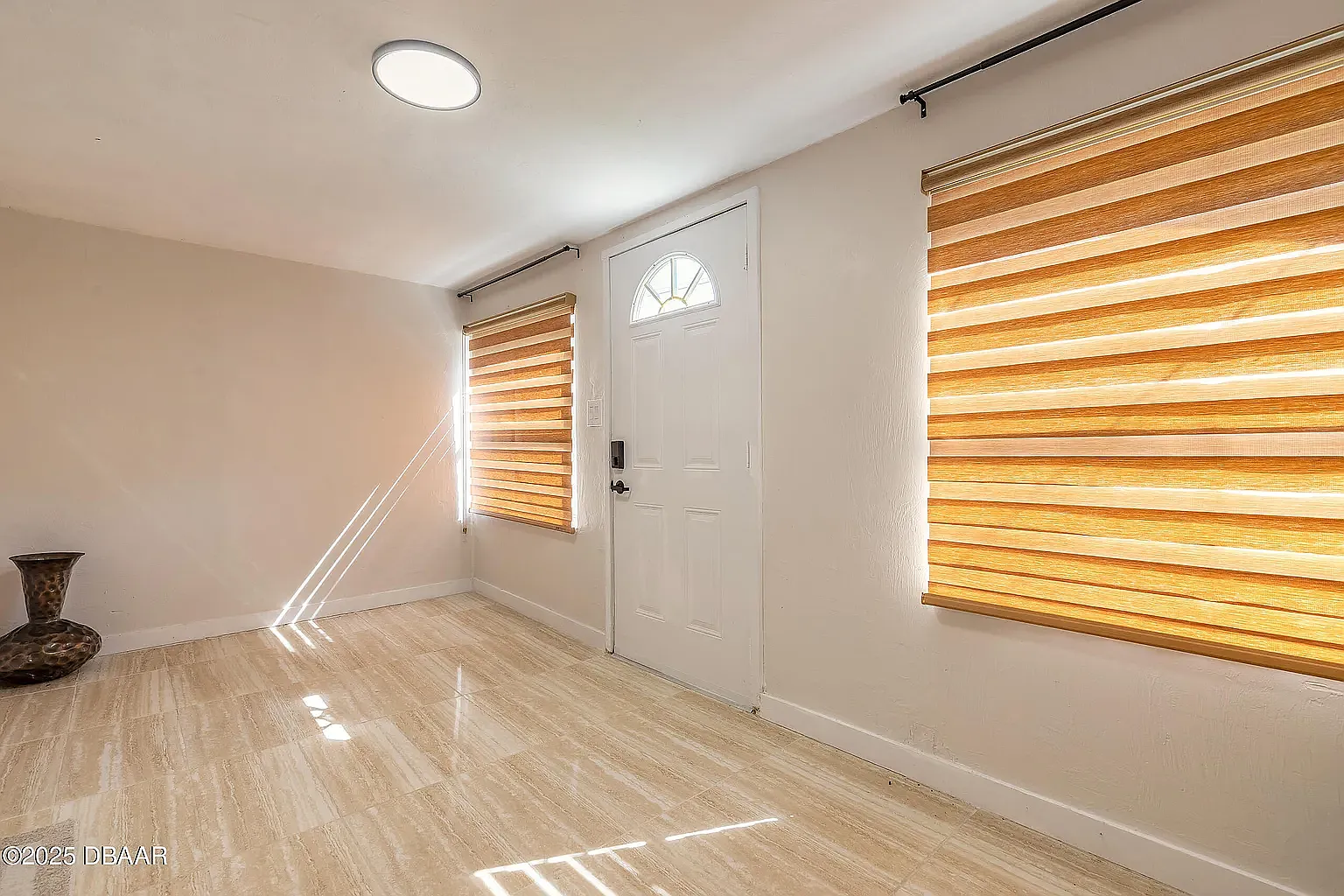 3 bed, 815 sqft, $1,600 — Photo 2