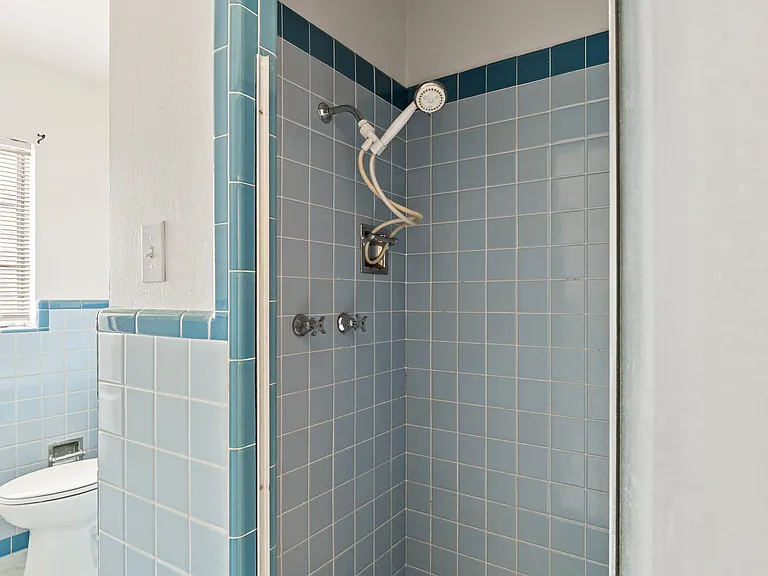 417 W Gramercy Pl #1 — Photo 9