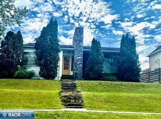 421 7th St NW, Chisholm, MN 55719