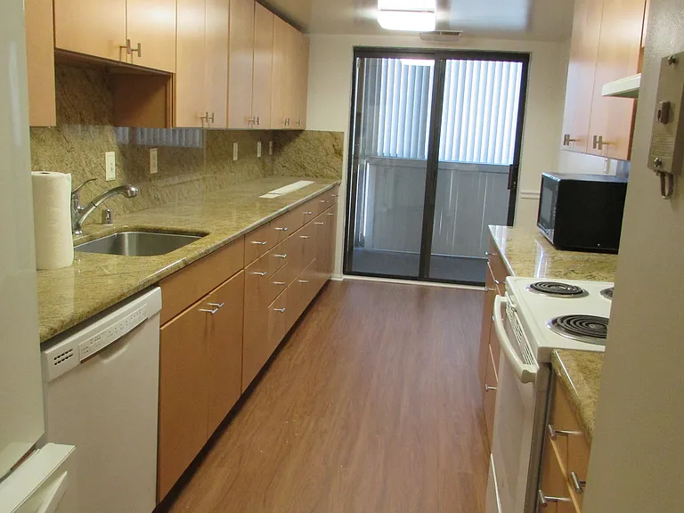 15100 Interlachen Dr #821 — Photo 21