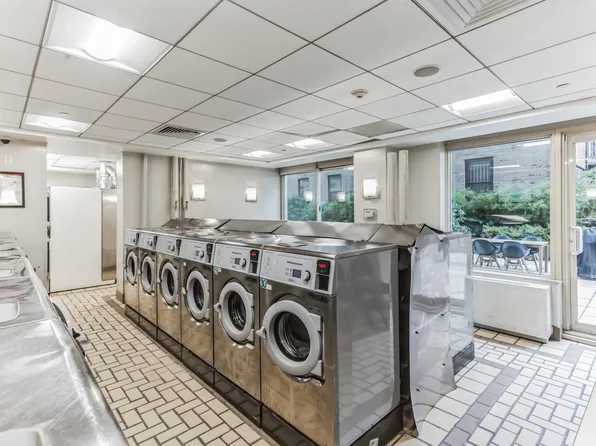 260 West 54th Street image 12 of 16