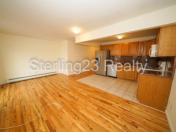 5th image of 2845 42nd St #3F