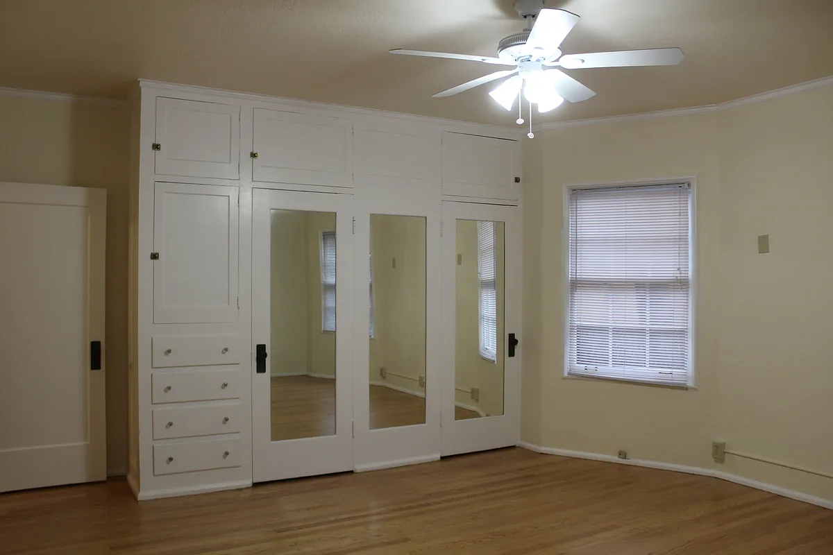 The White Apartments - Portland Oregon - 624-636 NW 20th Ave