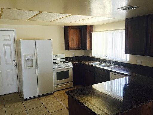 3rd image of 630 Holly St