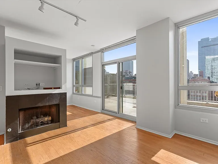 701 S Wells St #803 — Photo 5