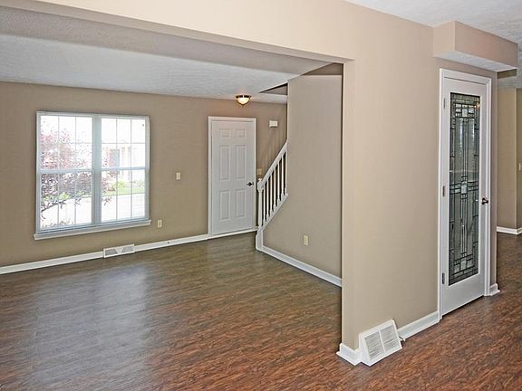 5th image of 1113 Glencove Commons Dr