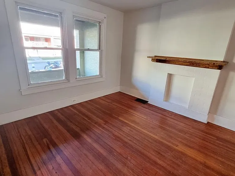 200-222 Laurel Ave — Photo 6