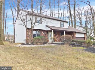 810 Green Ridge Cir, Feasterville Trevose, PA 19053