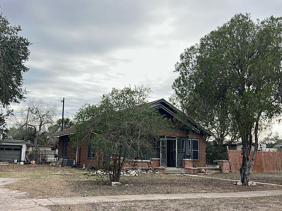 3rd image of 521 E Fordyce Ave