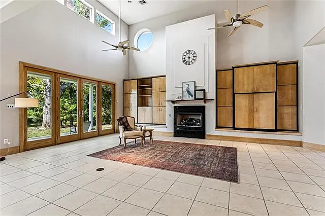 4 bed, 5.0 bath, 4020 sqft, $3,500 — Photo 4