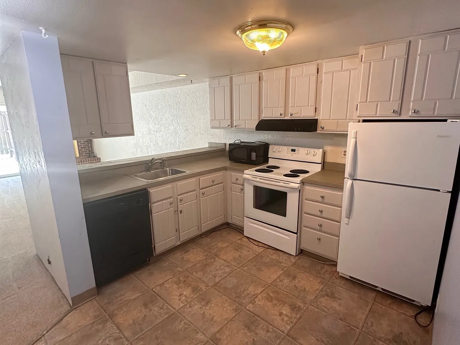 1 bed, 708 sqft, $1,595 — Photo 2