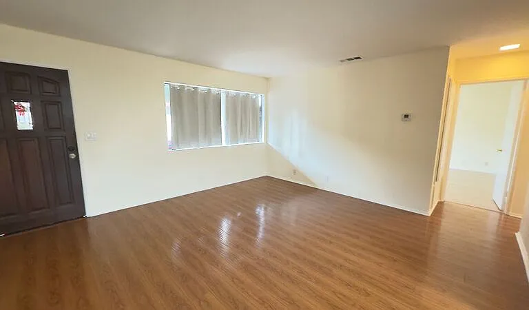 539 N Alameda Ave #4 — Photo 4