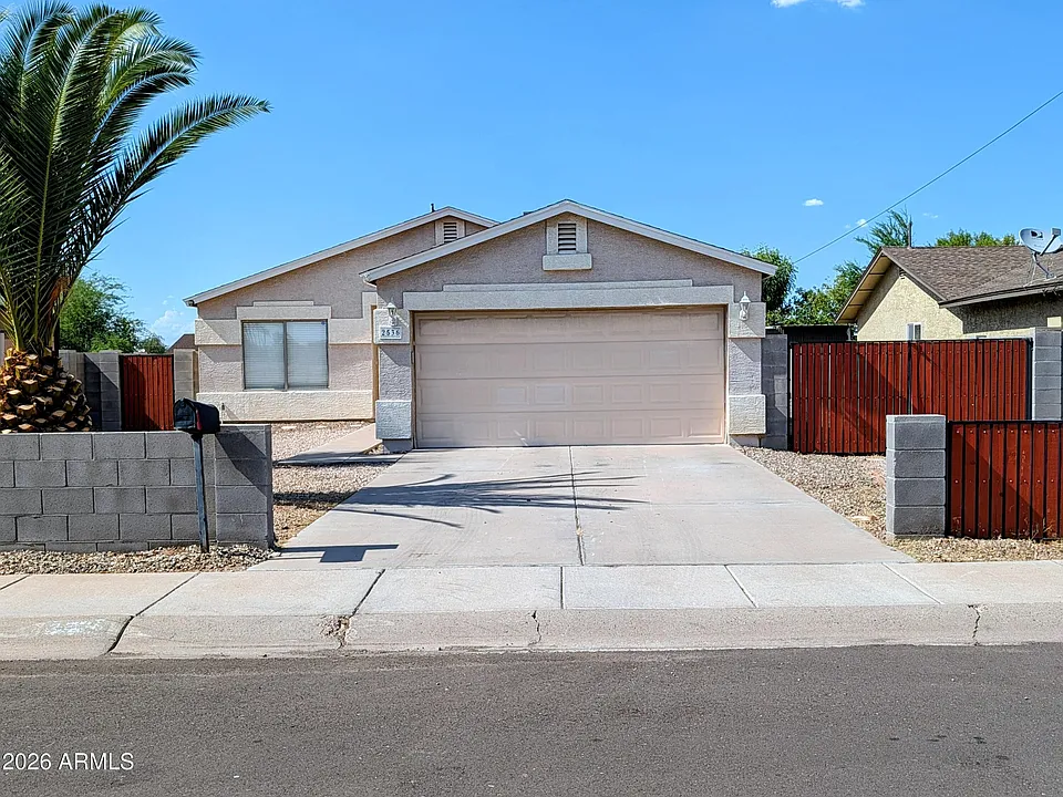 2536 E McArthur Dr