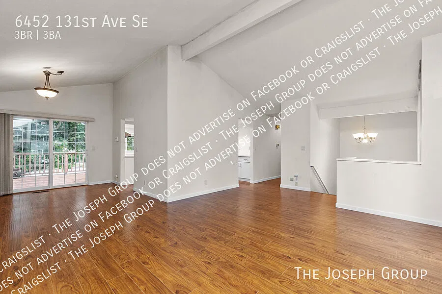 Stunning 3-Bedroom Retreat in Bellevue! — Photo 4
