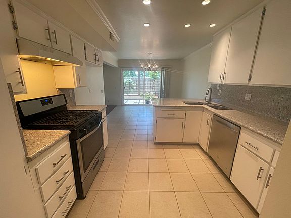 5th image of 5257 Village Circle Dr