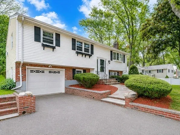 11 Coweeset Dr, Brockton, MA 02301