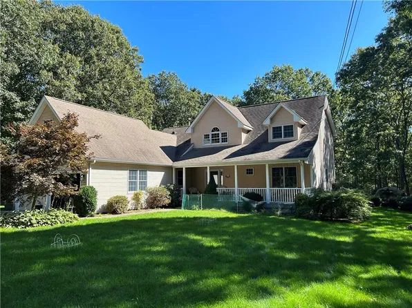 61 Mohawk Trl, Charlestown, RI 02813