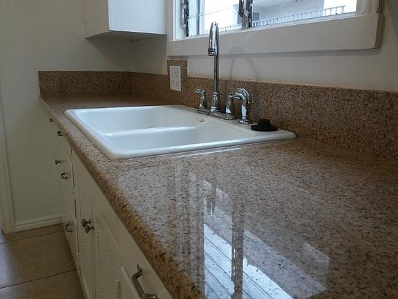 2nd image of 283 S El Molino Ave APT 3