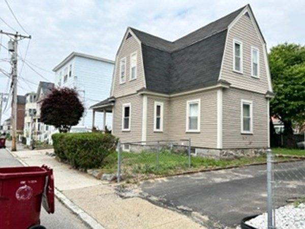2nd image of 92 Boisvert St